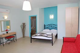 Spacious double room at Pano Petali in Sifnos